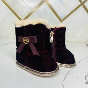 Michael Kors baby sweet booties / baby crib shoes fuzzy boots size 1 burgundy